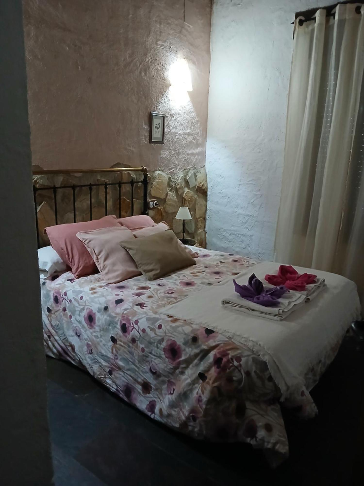 Mirador De Fuentes Guest House Fuentes De Leon Exterior photo